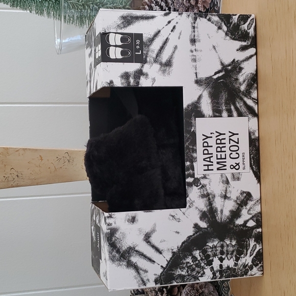 P2013 Jenni Intimates Happy Merry & Cozy Slippers Deep Black Large 9-10 - Picture 3 of 11